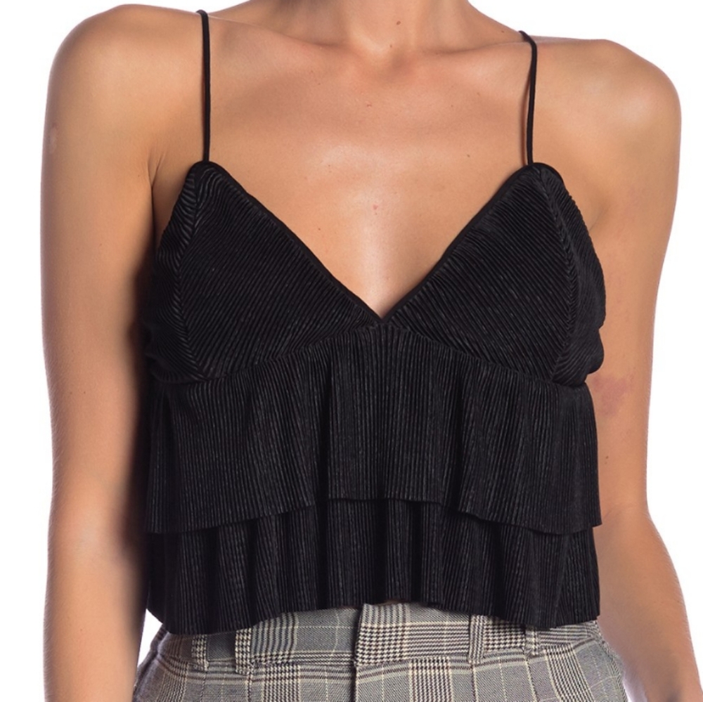 👀 NWT Dress Forum Black Tiered Crop Top👀